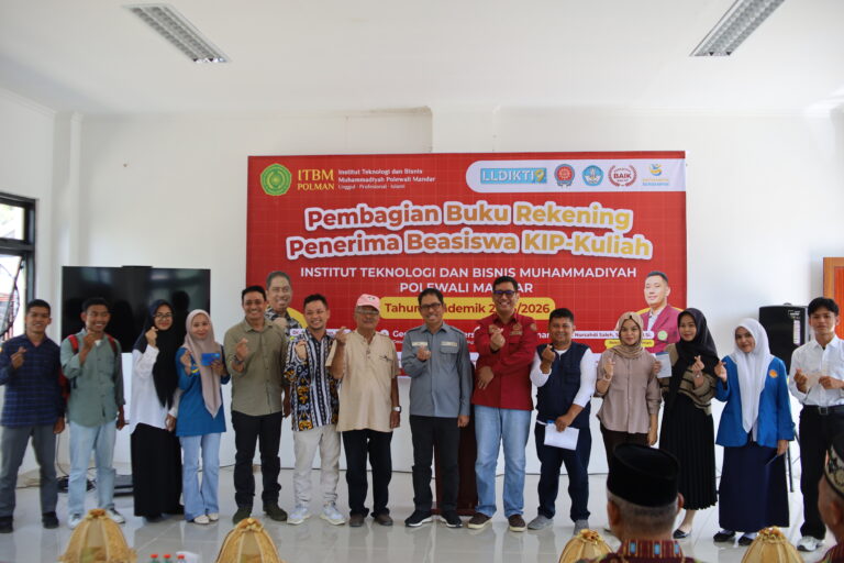 LLDikti Wilayah IX Serahkan Buku Rekening Penerima Beasiswa KIP-Kuliah Kepada Lima Perguruan Tinggi di Polewali Mandar